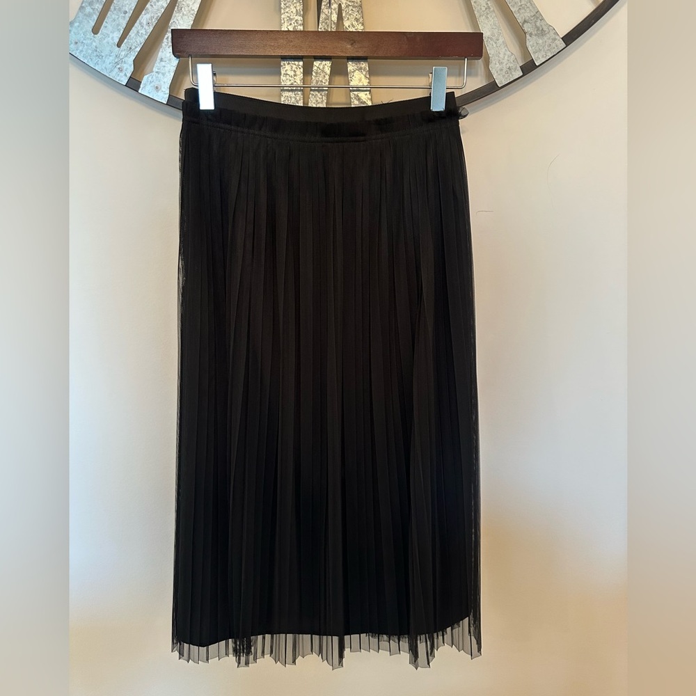 Banana Republic Black Tulle Pleated Skirt. Size 12. Good Condition.